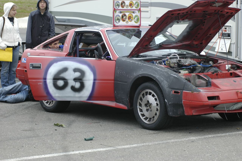Illustration for article titled 24 Hours Of LeMons Arse Freeze-A-Palooza Über Gallery: Awesome Datsuns, Driven Nissans